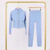 Conjunto Lulu Df de Chaqueta Corta con Cuello Alto y Pantalones Cropped con Etiqueta, En Stock Envío Directo, Corte Ajustado Cuello Alto, Cremallera Dorada Elástica