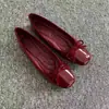 Zapatos planos franceses estilo hada con acabado brillante, zapatos de mujer, nueva colección de otoño 2026, zapatos de noche con lazo rojo para mujer