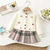 Conjunto de suéter para meninas outono e inverno novo conjunto de cardigã de tricô de cereja vestido de tricô xadrez estilo coreano estiloso para bebê