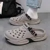 2026 Nuevos Zapatos de Verano con Suela Gruesa y Agujeros para Hombre, Sandalias de Playa Cerradas Transpirables Casuales, Chanclas de EVA para Uso en Exteriores