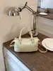 Bolsa Feminina de Luxo 2026 Nova Tendência Moda Primavera Versátil Bolsa de Ombro para Trabalho e Deslocamento Bolsa Transversal Almofadada