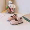 Sapatos de Couro para Meninas Sapatos de Princesa Infantis Novo Estilo Outono 2025 Sapatos Baixos para Menininhas Sola Macia Primavera e Outono Sapatilhas Mary Jane para Bebês