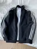 Sudadera cárdigan de retazos con tres rayas retro grises para hombre con cuello mao, top de moda para pareja de primavera y otoño, chaqueta informal
