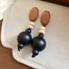 Pendientes de borla con carcasa de madera marrón transfronterizos europeos y americanos, pendientes de estilo vintage Maillard, pendientes de mujer de lujo ligero de alta gama