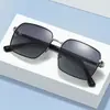 Gafas de Sol para Hombre con Montura Cuadrada de Moda 2025 Casual para Exteriores Anti-UV Polarizadas Casuales y las Más Fáciles de Combinar