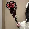 Mapache Flor Sangre Maldición Caña Espina Rosa Varita Mágica Palo Retorcido Hecho a Mano DIY Tela para Dar Forma a Espadas Anuncio Regalo