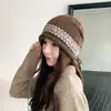 Chapéu de Tricô Jacquard Outono e Inverno para Circunferência da Cabeça Grande Proteção de Orelha Chapéu Retrô Japonês Versátil para o Frio Faz o Rosto Parecer Menor Chapéu Slouchy com Cordão
