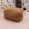 Bolsa de cosméticos de felpa de invierno de gran capacidad en stock para mujer, bolsa de almacenamiento portátil para exteriores, bolsa para guardar artículos de aseo, monedero