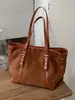 Bolsa de camurça simples e retrô para mulheres, nova coleção 2026, bolsa de ombro de grande capacidade para o dia a dia, com um design de tote descontraído e estiloso