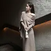 Estilo sensual y femenino, vestido de punto tipo chal de un hombro para mujer, nuevo vestido largo casual de otoño e invierno