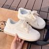 Zapatos blancos para mujer, primavera 2024, nuevos zapatos de nicho, deportivos originales, casuales, de moda, con patines que combinan con todo.