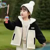 Casaco de Pelo para Meninas Outono e Inverno 2025 Novo Estilo Roupas Engrossadas para Bebês Roupas de Algodão Aveludado para Crianças no Inverno
