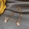 Versión coreana del nuevo brazalete de acero de titanio con colgante de conejo diseño de nicho ins joyería para la mano de las novias joyería de estilo frío
