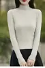 Suéter de punto de algodón puro anti-pilling con cuello semi-alto para mujer, nuevo suéter de color sólido verde ajustado para otoño e invierno, top de capa base