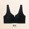 Sujetador sin costuras para mujeres con poco busto, diseñado para realzar y levantar, prevenir el abultamiento lateral y brindar soporte con tirantes anchos, creando un aspecto más lleno sin aros.