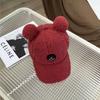 Gorra de béisbol cálida y gruesa de peluche de cordero para otoño e invierno, nueva gorra con visera y orejas de bola de pelo japonesa linda y combinable para mujer