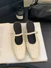 Sandalias Chuyuji de estilo francés con remaches, puntera cuadrada, plisadas, sin cordones para mujer, nuevo modelo primavera y otoño 2026, de una tira, elegantes