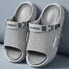 2026 Verão Sola Grossa 3D Resistente ao Desgaste Respirável Antiderrapante Masculino Masculino Sapatos de Dirigir ao Ar Livre Chinelos de Praia para Homens