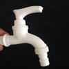 Torneira moderna de plástico para pia de cozinha e chuveiro, de assento curto, para uso doméstico, com água quente e fria