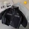 Casaco de outono e inverno para meninos, forrado com fleece e espessado, novo estilo 2026, gola alta estilosa, top de moda com zíper versátil