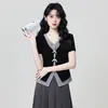 Camiseta de Manga Corta con Cuello en V Falsa de Dos Piezas Negra [Calidad Original] para Mujer, Diseño de Bloques de Color Veraniego, Top Corto Adelgazante