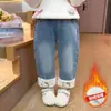 Calça Jeans Forrada com Pelúcia para Meninas Outono Inverno 2026 Novo Estilo Roupa de Bebê Menina Estilosa Espessa Quente Calça de Inverno Infantil