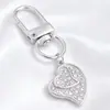 Lujo Ligero Chapado en Oro Full Diamante Charm Hebilla en Forma de D Colgante Hueco en Forma de Corazón Accesorios para Bolsos Llaves Fábrica Stock Mayorista