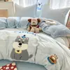 Juego de ropa de cama de cuatro piezas de terciopelo de leche de invierno, funda de edredón individual de dibujos animados linda, adecuada para dormitorios de estudiantes, tamaño 150x200x230
