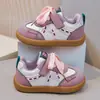 Sapatos para Meninas 2026 Primavera e Outono Novos Tênis Esportivos Infantis Tênis Casuais Antiderrapantes para Bebês Sola Macia Sapatos Leves