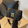 Bolsa Transversal Personalizada Feminina 2026 Nova Bolsa Feminina Popular Pequena Quadrada Fashion Versátil Design de Nicho Bolsa de Corrente Acolchoada com Diamantes