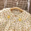 Camisa de algodão hipoalergênica para bebês e crianças pequenas e médias Primavera e Outono Nova Camisa de boneca da moda com estampa floral vibrante para meninas moda