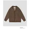 Design Outono e Inverno Estilo Japonês Retrô Cardigã Listrado Escuro Marca de Moda para Adolescentes Suéter Personalizado para Casal Estilo Coreano Estilo de Hong Kong Gola V