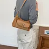 Bolsa de Ombro Retro de Nicho Feminina 2026 Nova Moda de Verão Alta Qualidade Elegante para o Dia a Dia Bolsa de Ombro Único Transversal