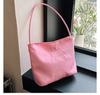 Novo simples nylon axilar bordado commuter bucket bag nicho letras portáteis durável moda diária em estoque