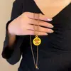Tienda de color oro fuerte con collar de oro para mujer cadena de suéter de nicho de lujo ligero cadena de suéter de alta gama colgante del dios de la riqueza al por mayor