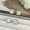Pendientes de Concha de Trébol de Cuatro Hojas de Lujo Ligero Estilo Francés con Agujas de Plata S925, Pendientes Elegantes y de Alta Gama para Personas Sociales, Exquisitos Accesorios para Orejas a la Moda