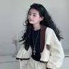 Conjunto de Niña 2026 Otoño Nuevo Estilo: Conjunto de Dos Piezas para Niños Mayores con Chaqueta Corta de Color Contrastante y Pantalones Cargo con Bolsillo Grande