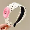 Nueva diadema de ala ancha 2026 para mujer, diseñada para levantar la línea del cabello y mantener el cabello en su lugar mientras te lavas la cara, con un estilo retro adecuado para otoño e invierno, y ofreciendo un aspecto sofisticado