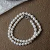 Cadena para Clavícula de Perla de Agua Dulce con Cuentas Acanaladas Gargantilla Retro Francesa Collar con Broche Geométrico Collar Personalizado de Temperamento para Mujer