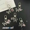 Colgante de llavero con forma de corazón de melocotón y mariposa de diamante rosa de alto valor, corazón de chica dulce, flor pequeña, mariposa, accesorios para mochila escolar de estudiante