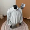 Directo del fabricante: Diseño casual de media cremallera estilo japonés, colección de primavera, sudadera simple y deportiva para hombre con bolsillos tipo canguro y cuello alto