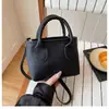 2026 Bolso Cuadrado Pequeño Estilo Coreano Nuevo con Asa de Lazo de Perlas Bolso Cruzado para Mujer de Gama Alta Versátil para Viajes Diarios Bolso de un Solo Hombro