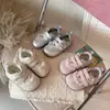 Nuevos Zapatos de Entrenamiento de Malla Transpirable para Niñas Primavera 2026, Suela Suave, Antideslizantes, Zapatillas de Bebé con Velcro