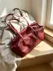 Bolso tipo almohada color vino estilo retro nuevo Otoño 2026, Bolso de mano casual de gran capacidad para el hombro para mujer