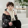 Ropa de abrigo para niños Otoño e Invierno 2025 Nuevo estilo Niños pequeños y medianos Terciopelo Engrosado Lindo Dibujos Animados Invierno Holgado Tops Moderno