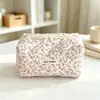 Bolsa de maquillaje acolchada simple para mano, fresca y elegante, neceser de gran capacidad, bolsa interior de almacenamiento portátil para mujeres