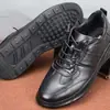 Sapatos Masculinos Respiráveis de Couro Genuíno 2025 Novos Tênis Esportivos Solado Macio Tendência Casual Versátil Sapatos Masculinos de Couro