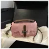 2026 Nova Bolsa Quadrada Pequena Feminina Cor Retro Bloco de Cores Patchwork Ombro Único Transversal de Mão Bolsa Versátil para Deslocamento Viagem Feminina