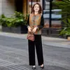 2026 Novos Conjuntos Elegantes de Primavera e Outono para Mães, Conjunto de Três Peças Estiloso para Mulheres de Meia-Idade e Idosas, 60 Anos, Terno Versátil que Reduz a Idade
