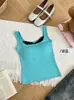 Nova camisola de verão com acabamento em renda para mulheres, elástica, justa ao corpo e que valoriza a silhueta, perfeita como peça básica ou como peça externa para um look moderno.